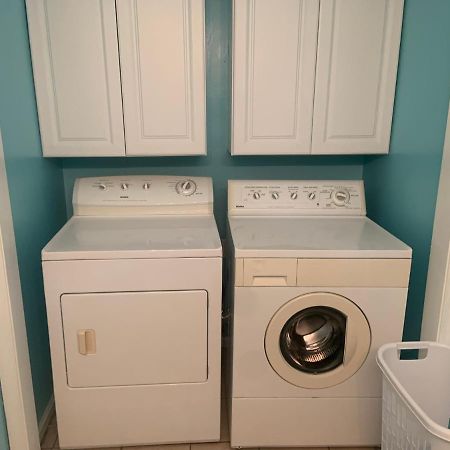 Cheerful Two Bedroom House 1.5 Miles From Beach. マートルビーチ エクステリア 写真