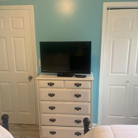 Cheerful Two Bedroom House 1.5 Miles From Beach. マートルビーチ エクステリア 写真