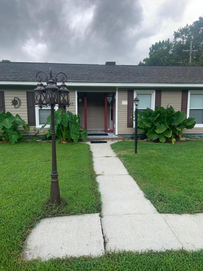 Cheerful Two Bedroom House 1.5 Miles From Beach. マートルビーチ エクステリア 写真