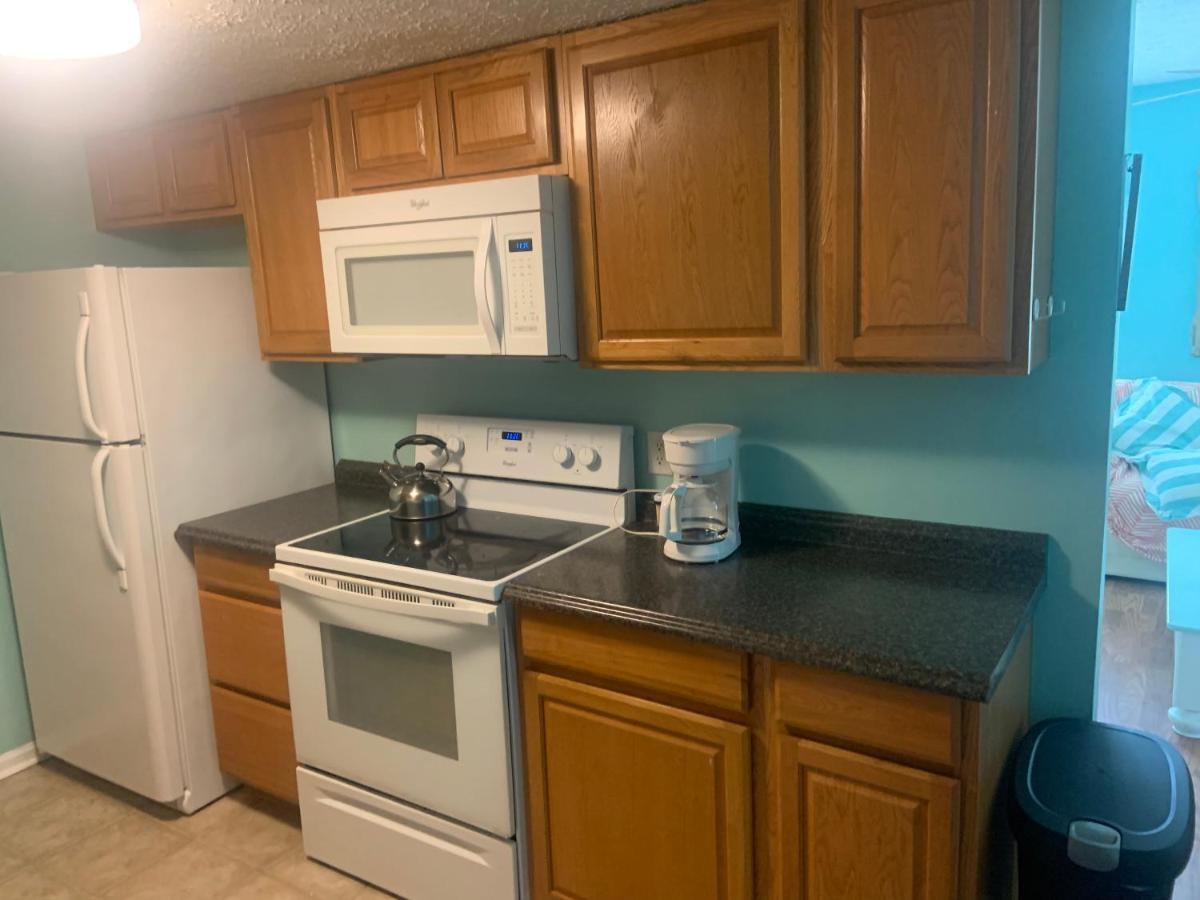 Cheerful Two Bedroom House 1.5 Miles From Beach. マートルビーチ エクステリア 写真