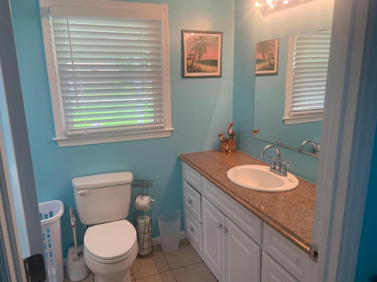 Cheerful Two Bedroom House 1.5 Miles From Beach. マートルビーチ エクステリア 写真