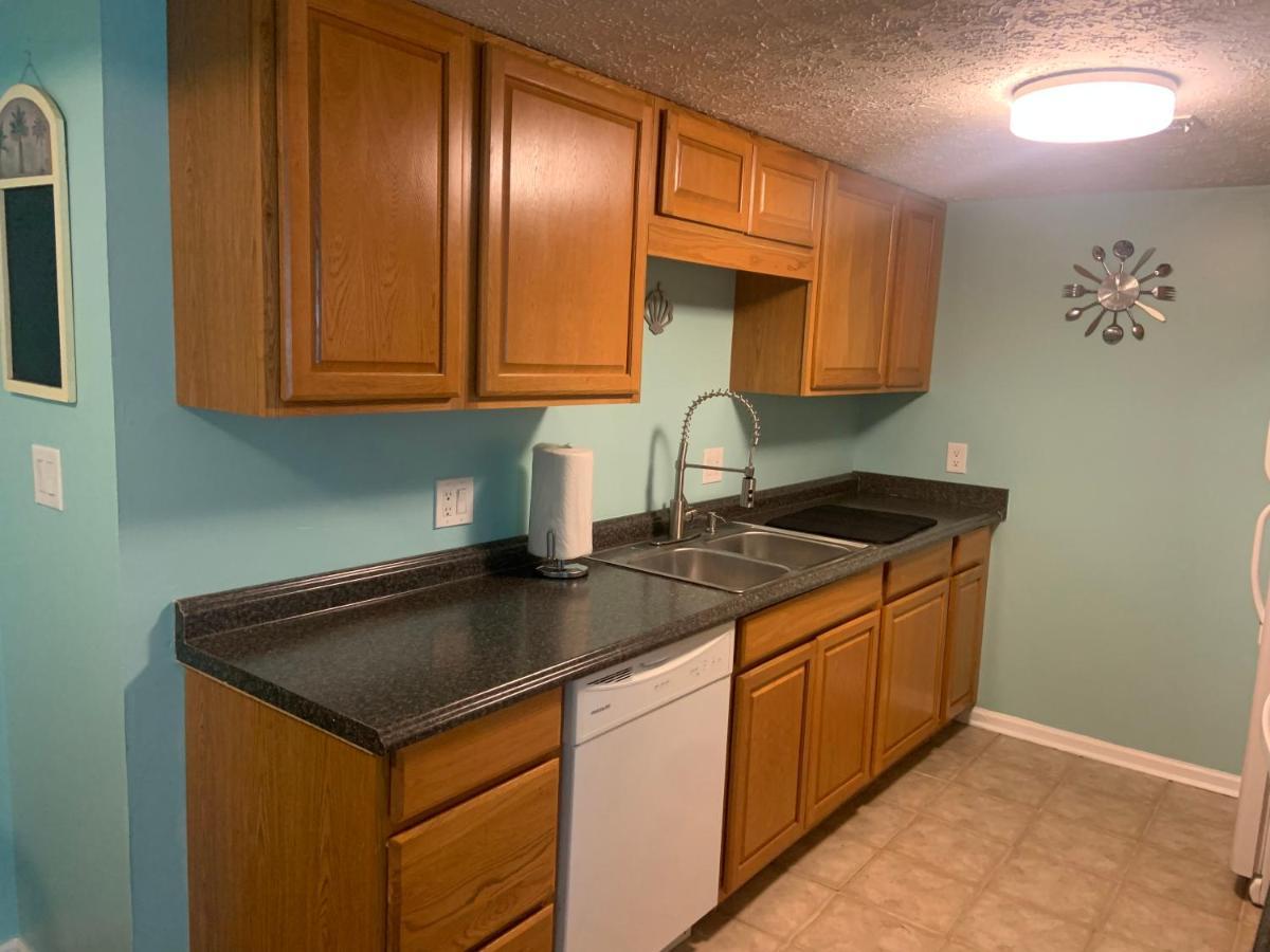 Cheerful Two Bedroom House 1.5 Miles From Beach. マートルビーチ エクステリア 写真